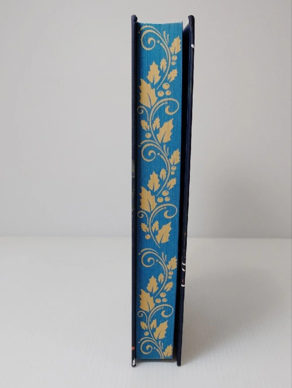 The Wren in the Holly Library - K.A. Linde (Sprayed Edges) *First Edition*